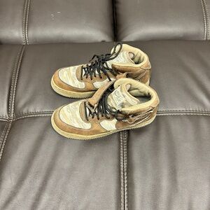 Nike High-Top Sneakers Brown and Tan